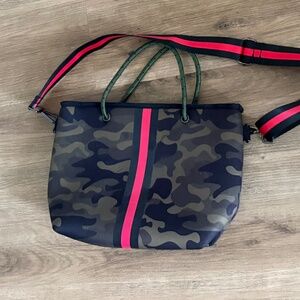 Haute Shore camo cross  bag